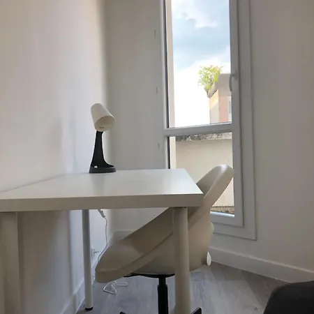 לינה וארוחת בוקר Evry Time Courcouronnes