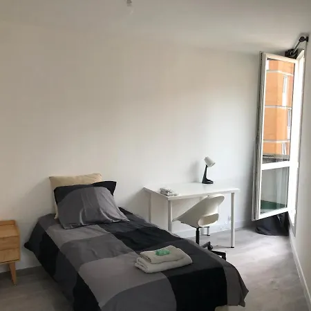 לינה וארוחת בוקר Evry Time Courcouronnes