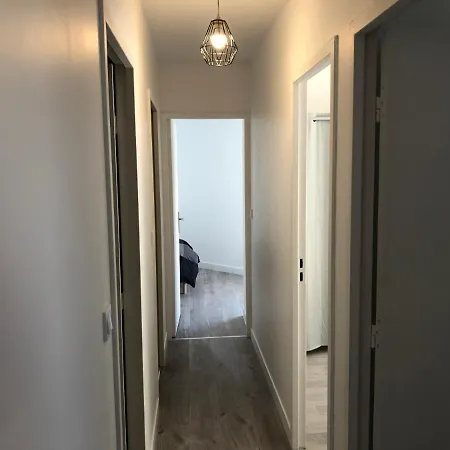 Evry Time לינה וארוחת בוקר Courcouronnes